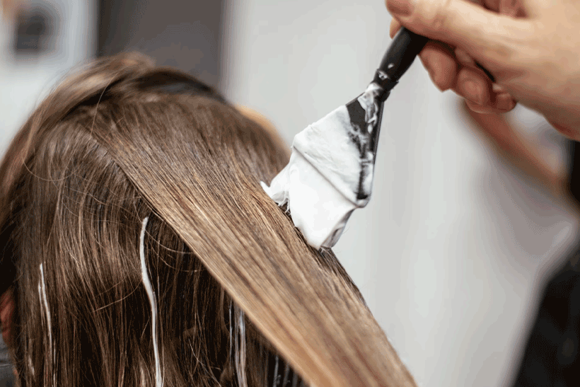 Milky Brunette : La Coloration Cheveux Tendance de 2026 Décryptée