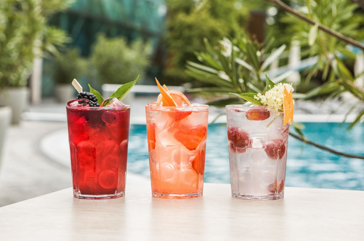 9 Cocktails d’Été Incontournables : Des idées simples pour épater vos convives et voyager dans le Sud de la France