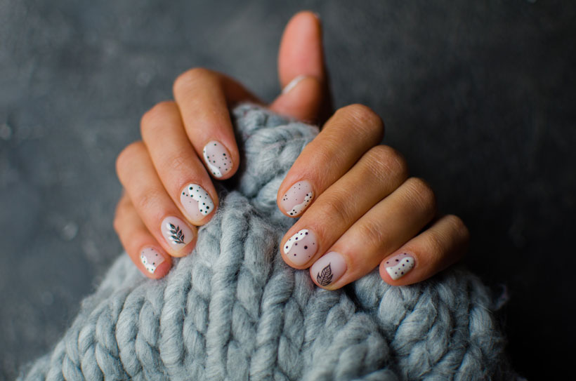 Nail art avec sèche-ongles et accessoires DIY