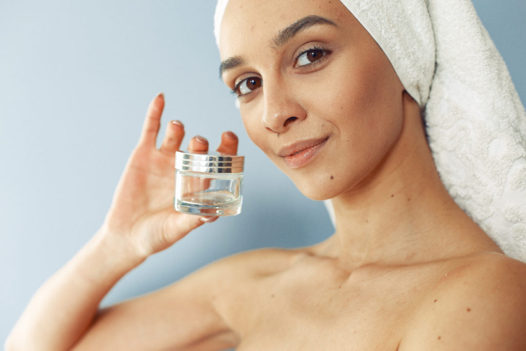 Huile d’avocat : bienfaits et secrets pour votre peau et vos cheveux