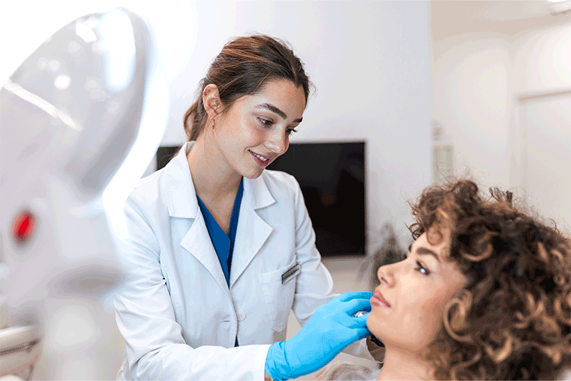 Les meilleurs ingrédients anti-âge selon les dermatologues