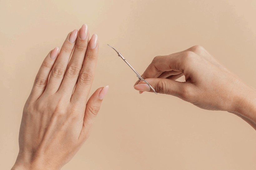Comment enlever un faux ongle sans abîmer l’ongle naturel ?