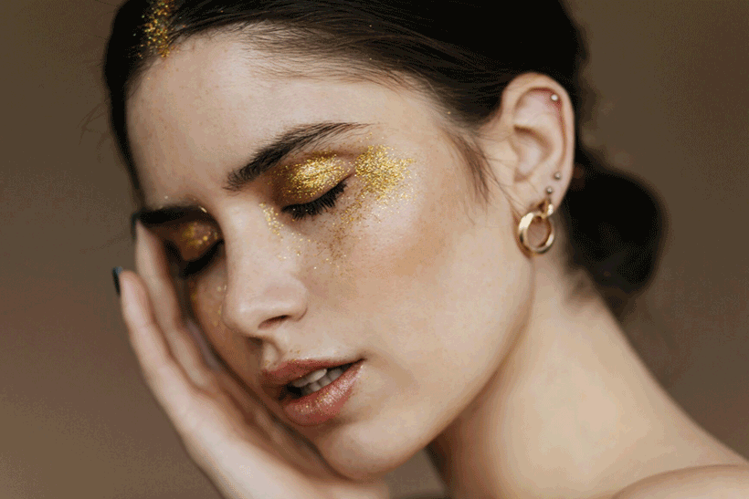 Glitchy Glam : La Tendance Makeup Inattendue de Pinterest
