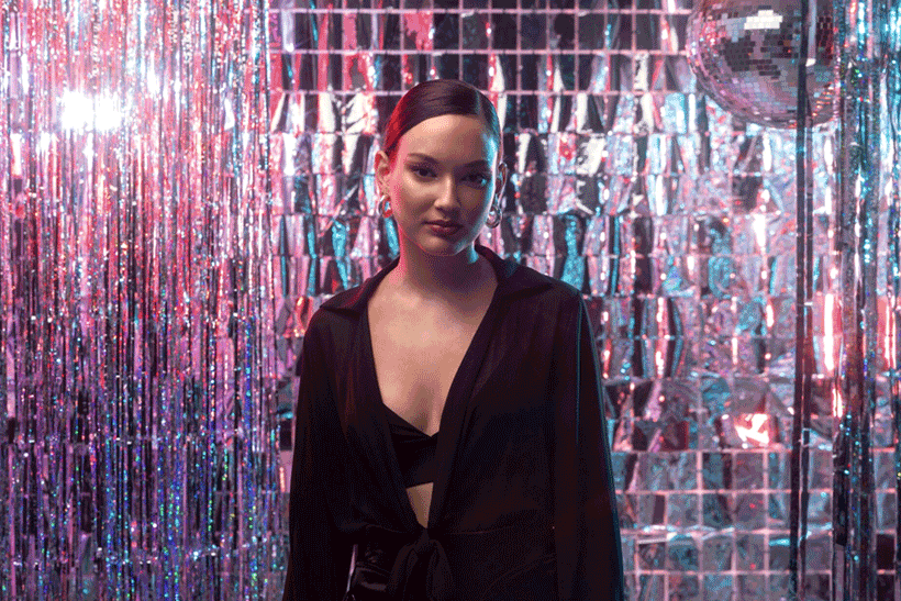 Glitchy Glam : La Tendance Makeup Inattendue de Pinterest