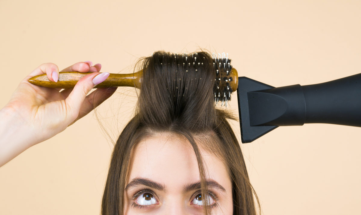 Astuces brushing maison : le réussir en trois étapes-clé !