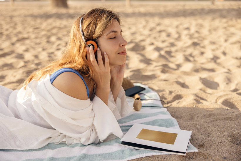 Podcast de l’été : Nos podcasts préférés à écouter sans modération