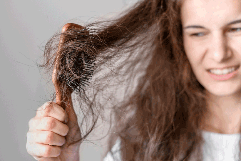Cheveux secs : comment les réparer naturellement et durablement ?