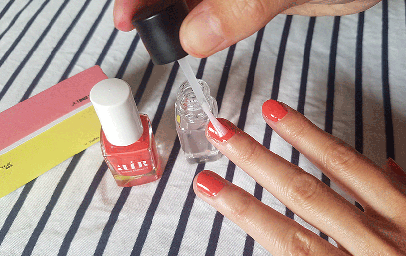 Vernis à ongles corail - Marie Claire