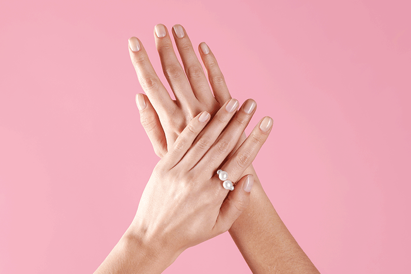 Comment enlever du vernis semi-permanent à la maison facilement ?